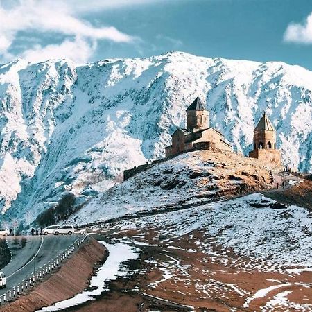 Golden Star Kazbegi Hotell Exteriör bild