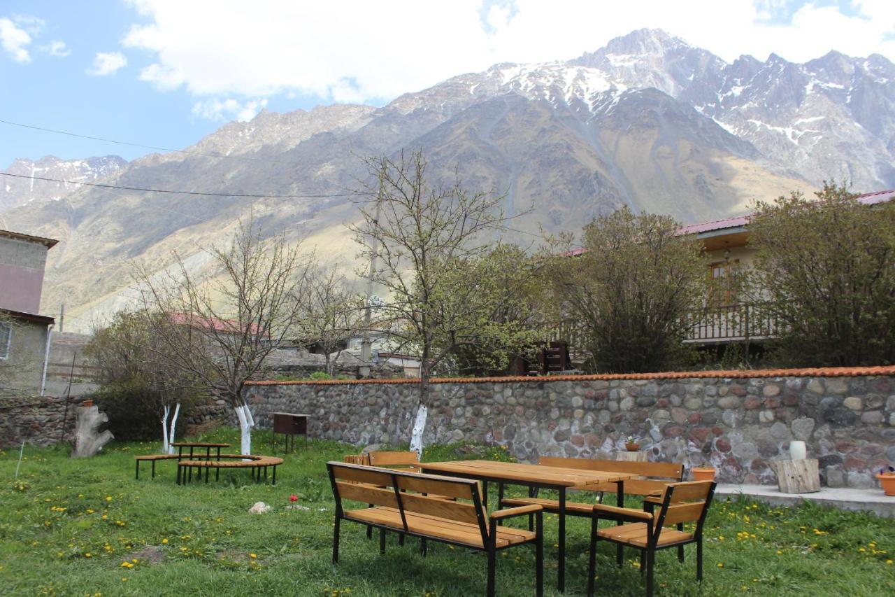 Golden Star Kazbegi Hotell Exteriör bild