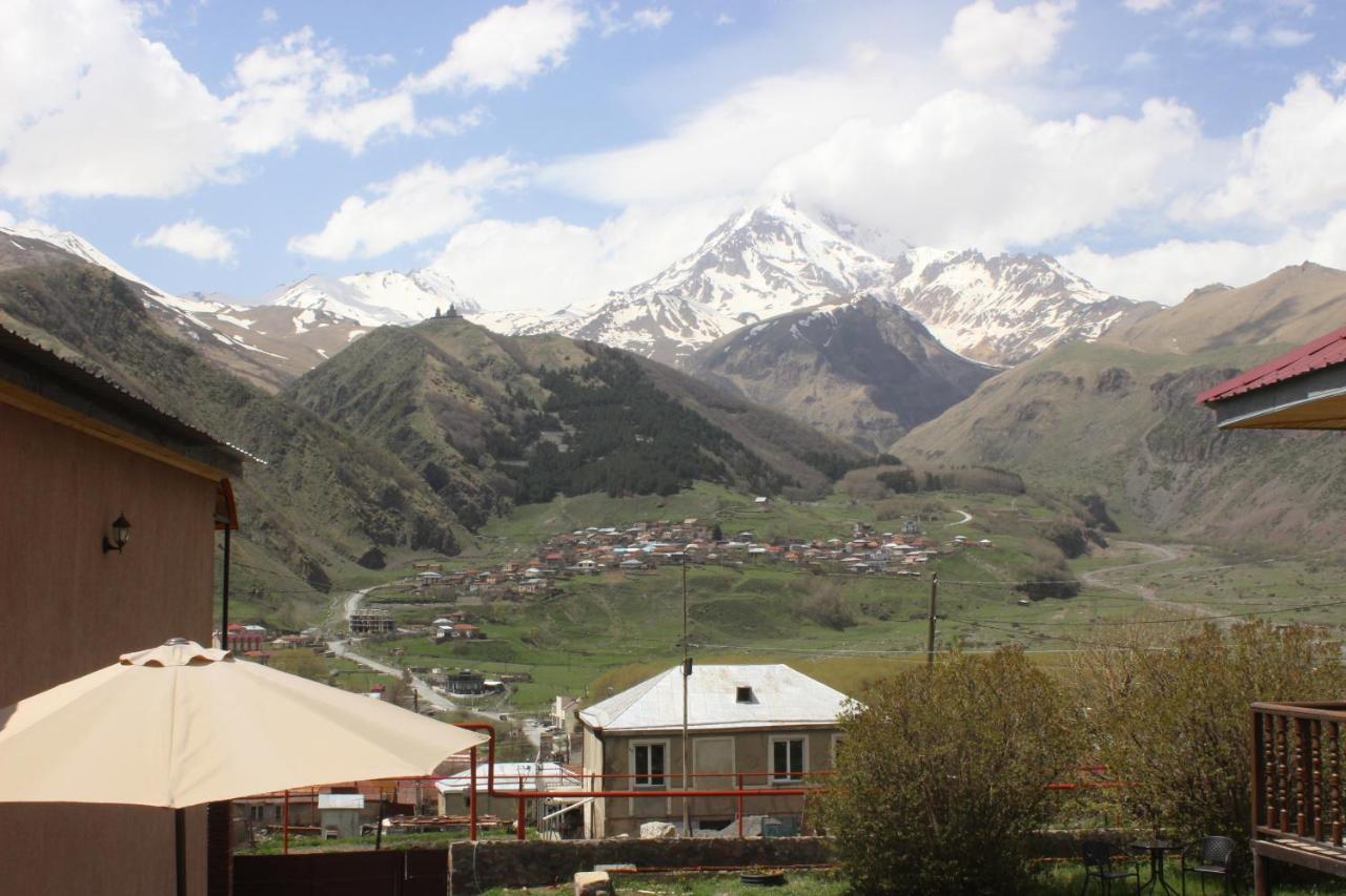 Golden Star Kazbegi Hotell Exteriör bild