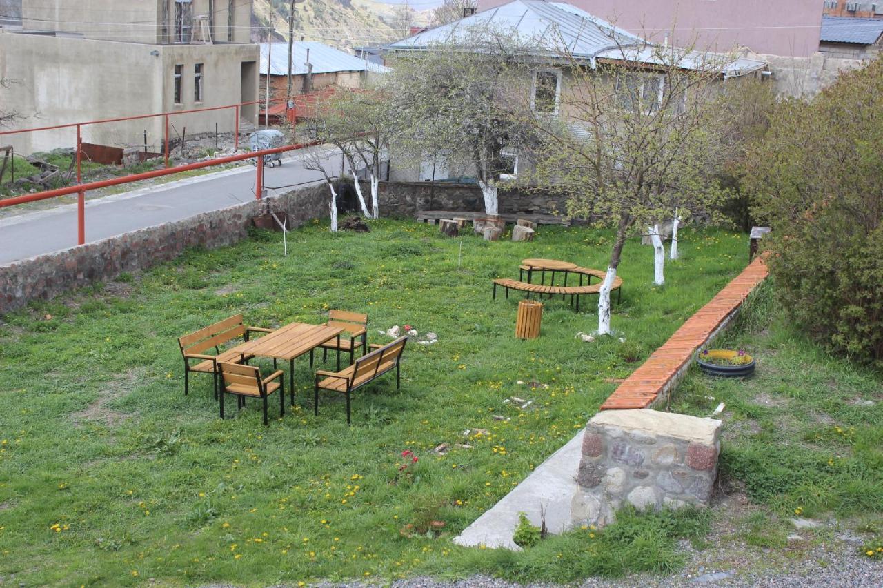 Golden Star Kazbegi Hotell Exteriör bild
