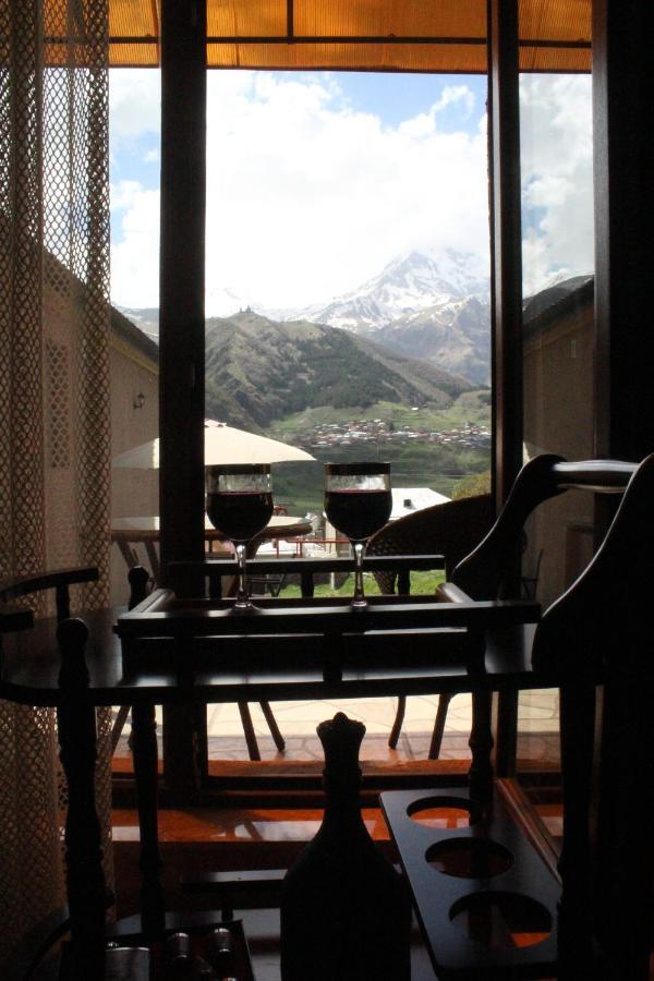 Golden Star Kazbegi Hotell Exteriör bild