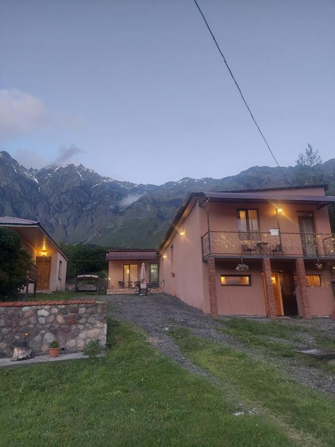 Golden Star Kazbegi Hotell Exteriör bild