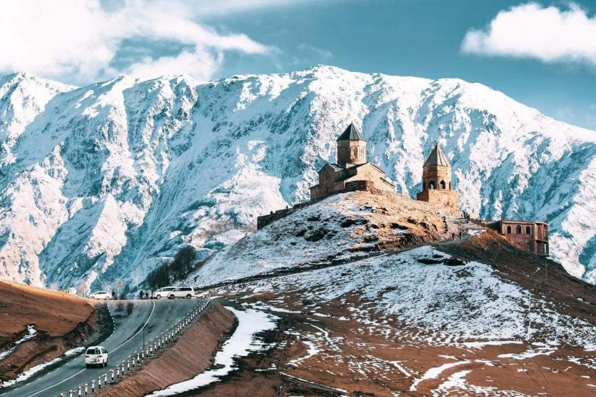 Golden Star Kazbegi Hotell Exteriör bild