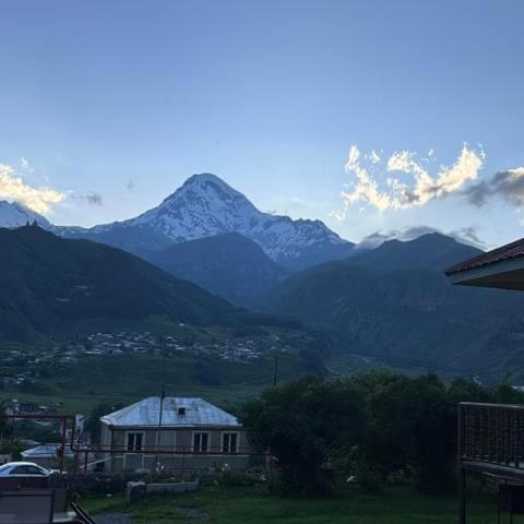 Golden Star Kazbegi Hotell Exteriör bild